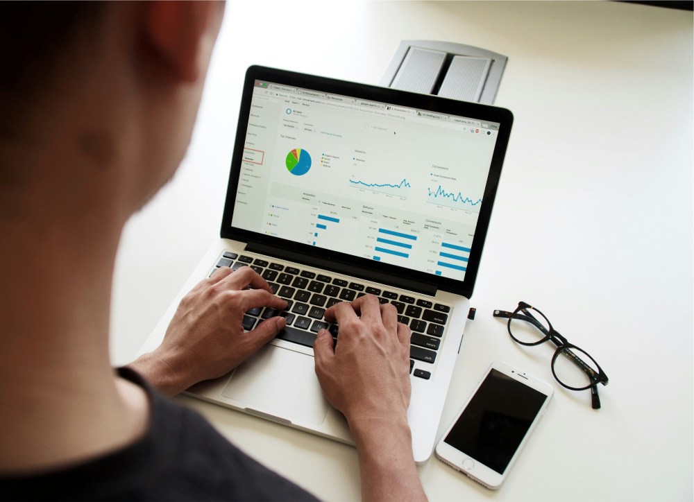 Tracking Google Analytics on laptop
